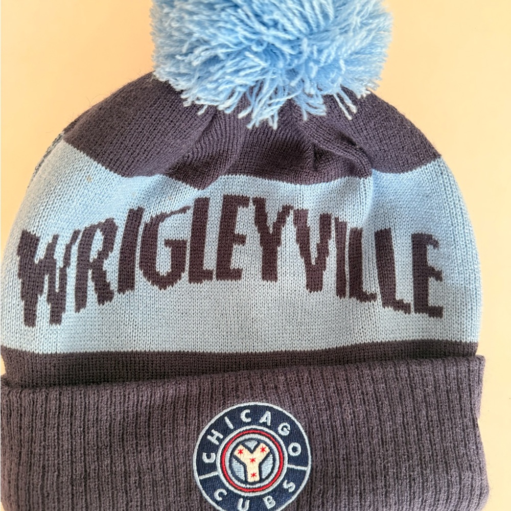 Chicago Cubs Wrigleyville Pom Beanie Hat – Stadium Exclusive 2022 – MLB Licensed